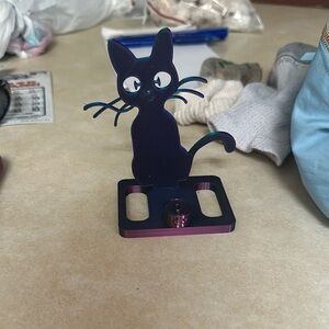 Cat-Shaped Metal Stand - Iridescent